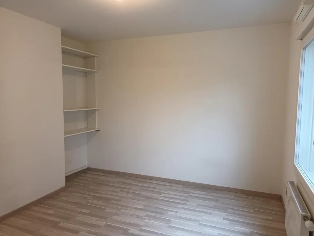 Flat Rue Charlotte Delbo in Villeurbanne