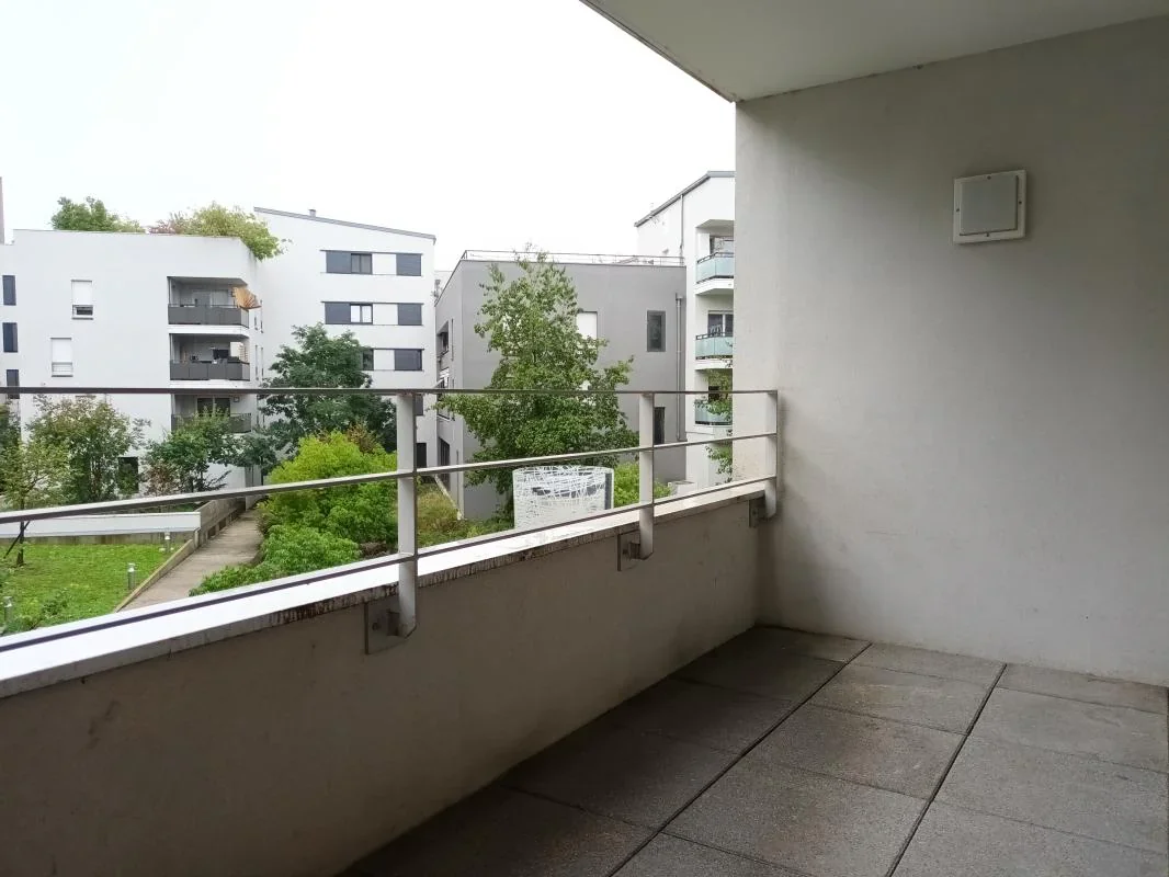 Flat Rue Charlotte Delbo in Villeurbanne