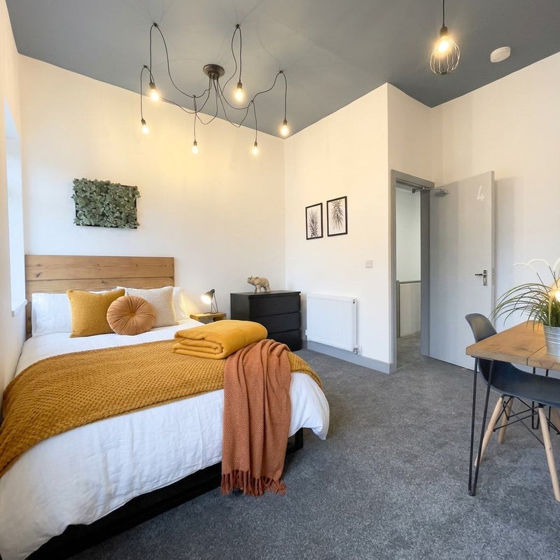Room Hanover Street in Newcastle-under-Lyme