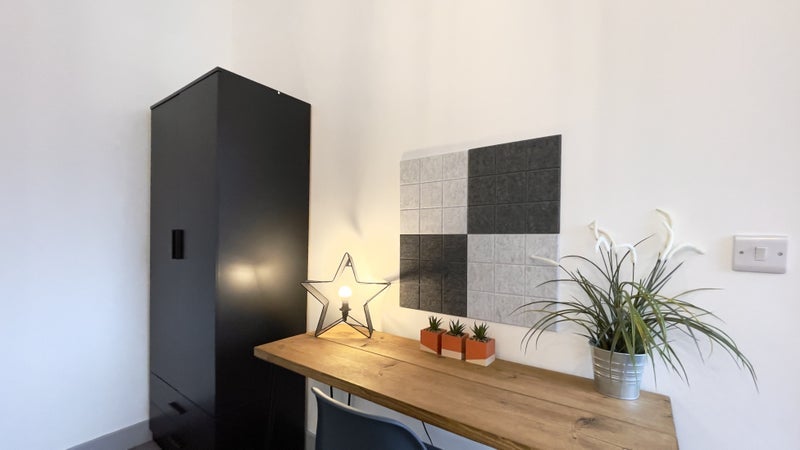 Room Hanover Street in Newcastle-under-Lyme