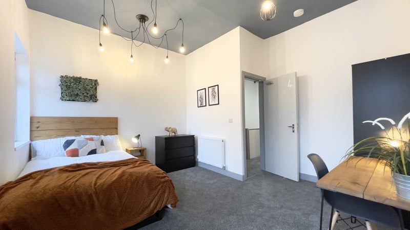 Room Hanover Street in Newcastle-under-Lyme
