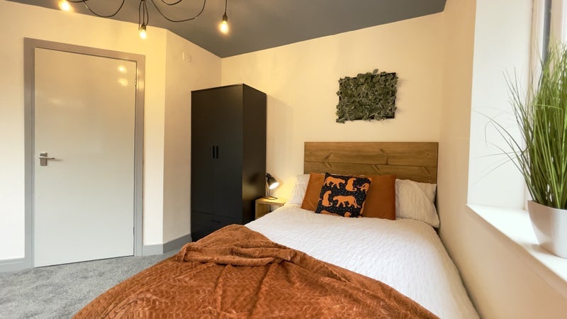 Room Hanover Street in Newcastle-under-Lyme