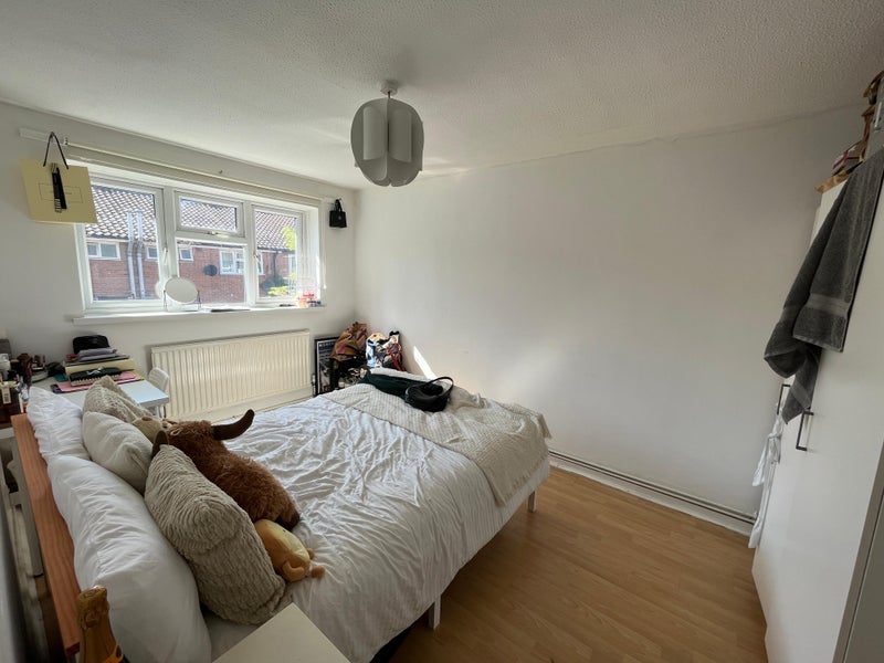 Room Clifton Road in Greater London
