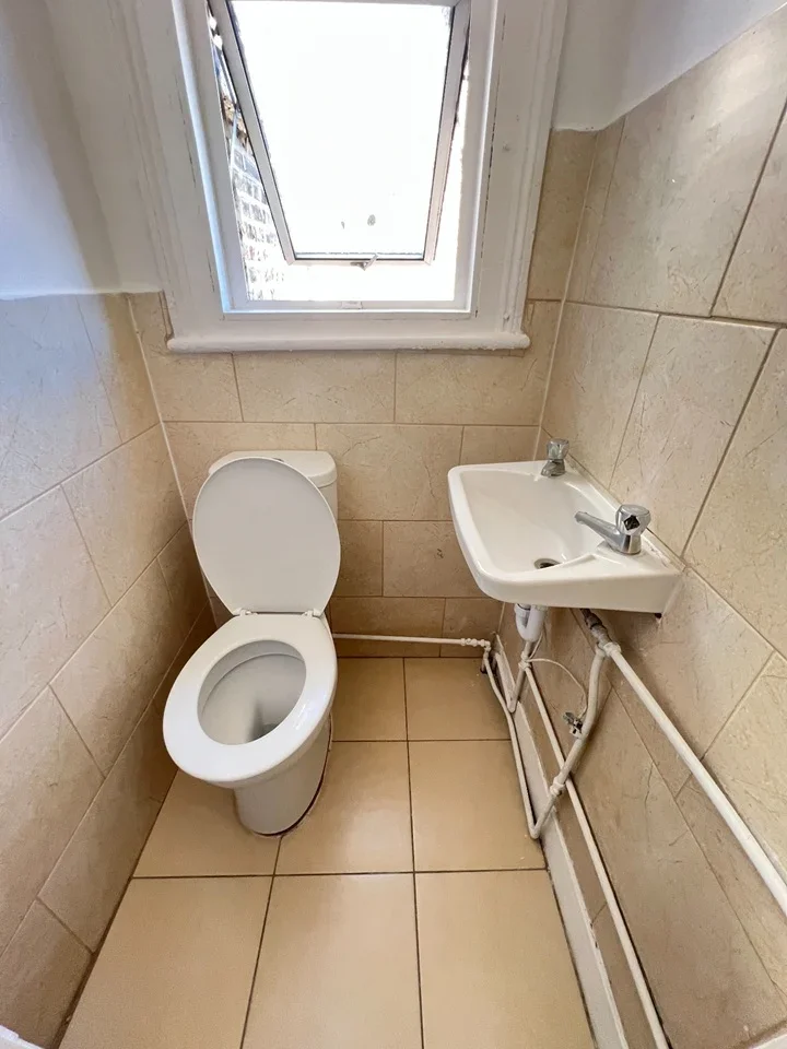 Room Claremont Road in Greater London
