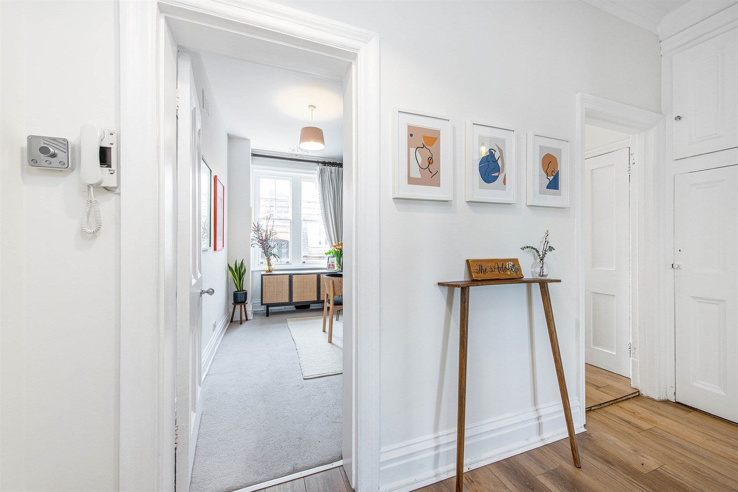 Flat Elm Park Mansions in Greater London