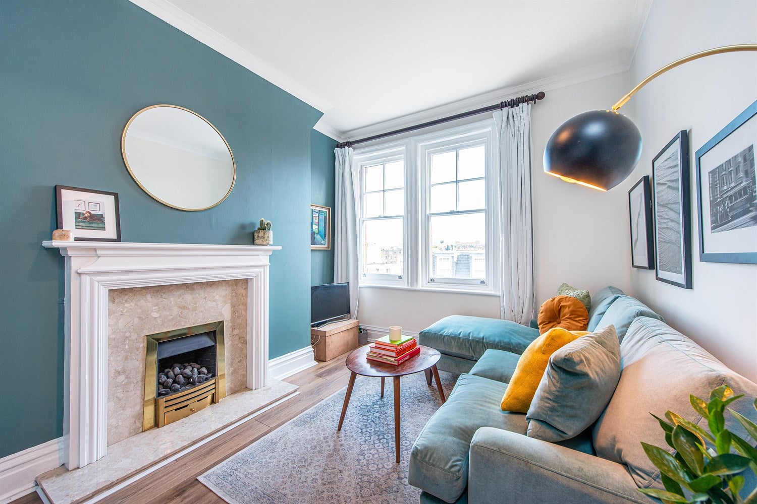 Flat Elm Park Mansions in Greater London