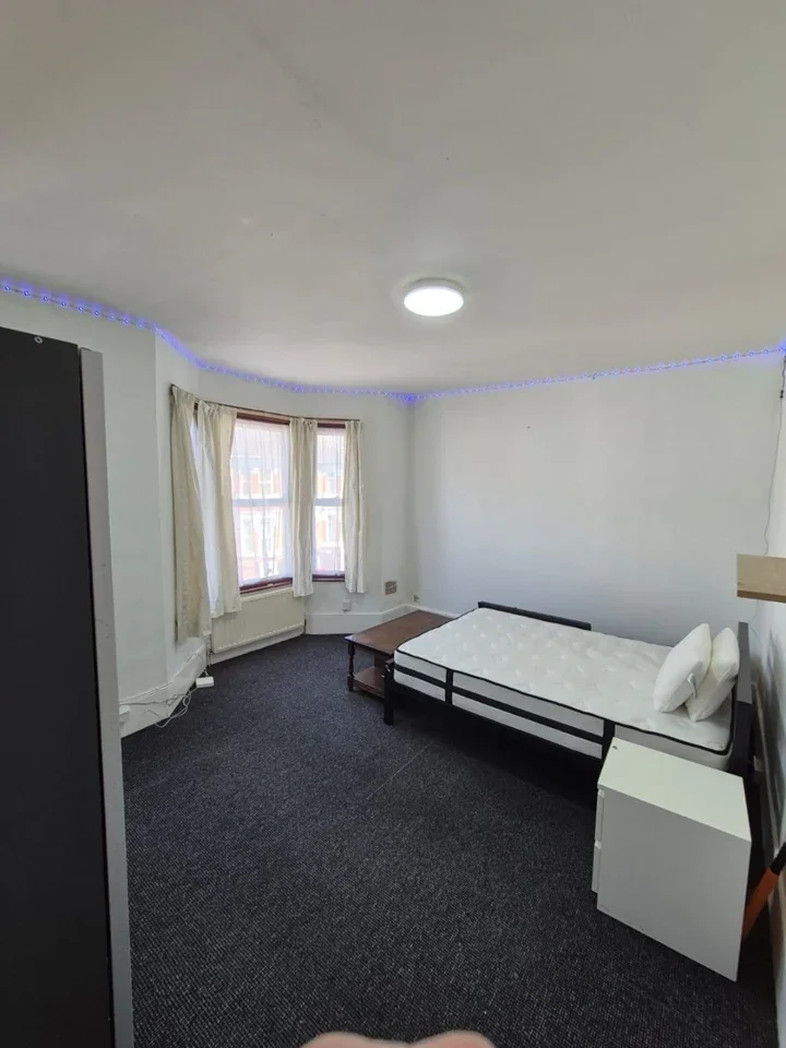 Flat Heigham Road in Greater London