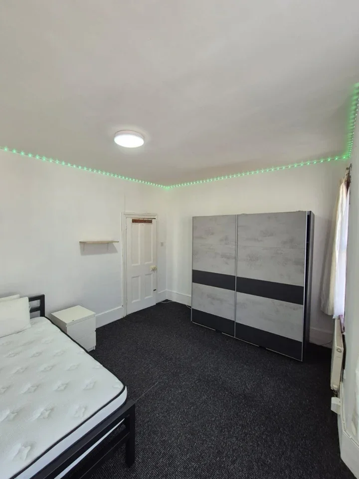 Flat Heigham Road in Greater London