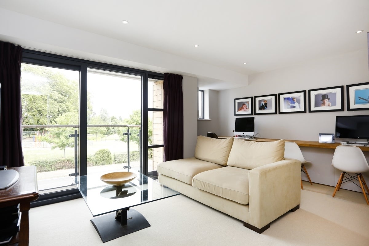 House Whitelands Crescent in Greater London