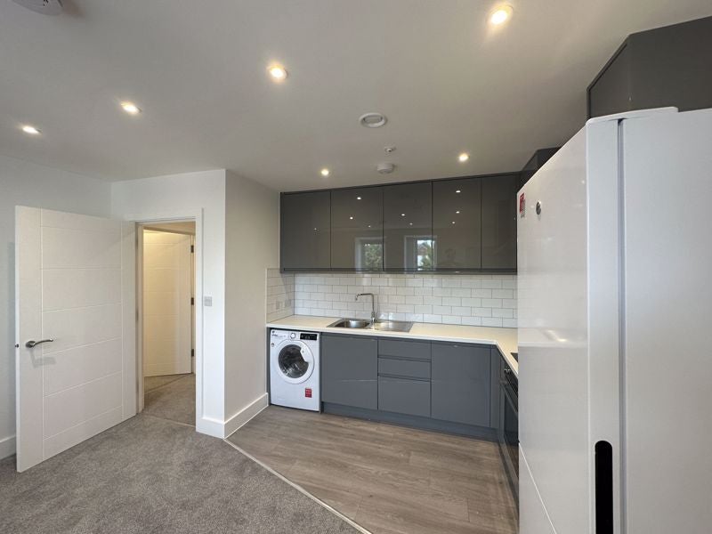 Flat Cawdor Crescent in Greater London