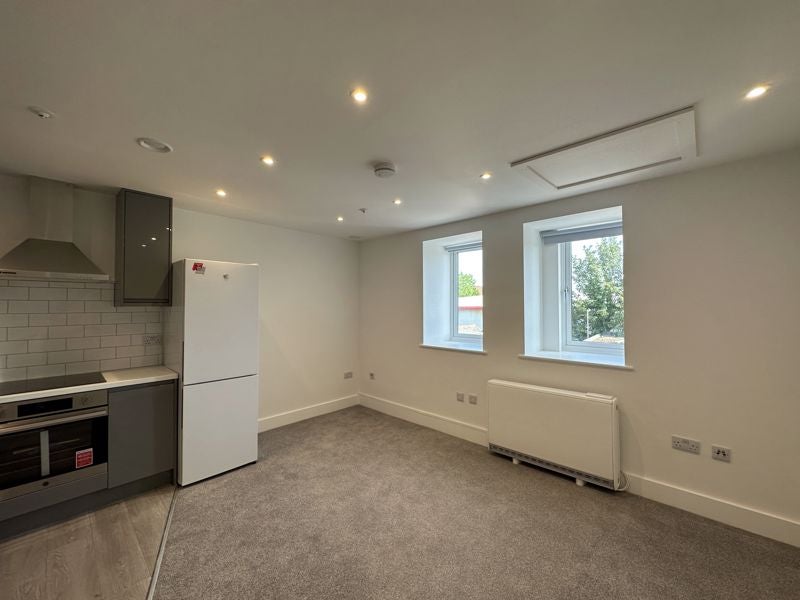 Flat Cawdor Crescent in Greater London