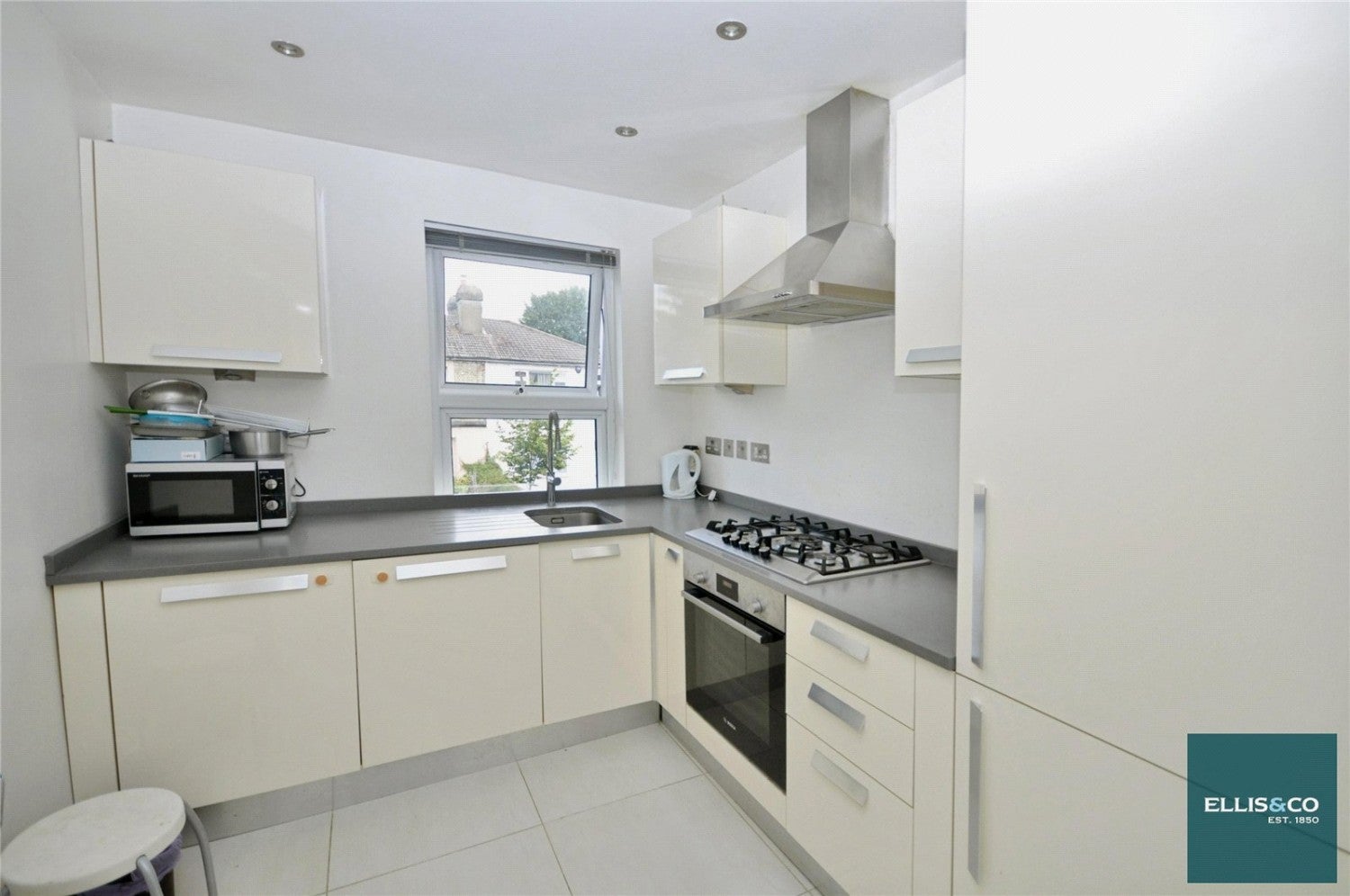 Flat Lichfield Grove in Greater London