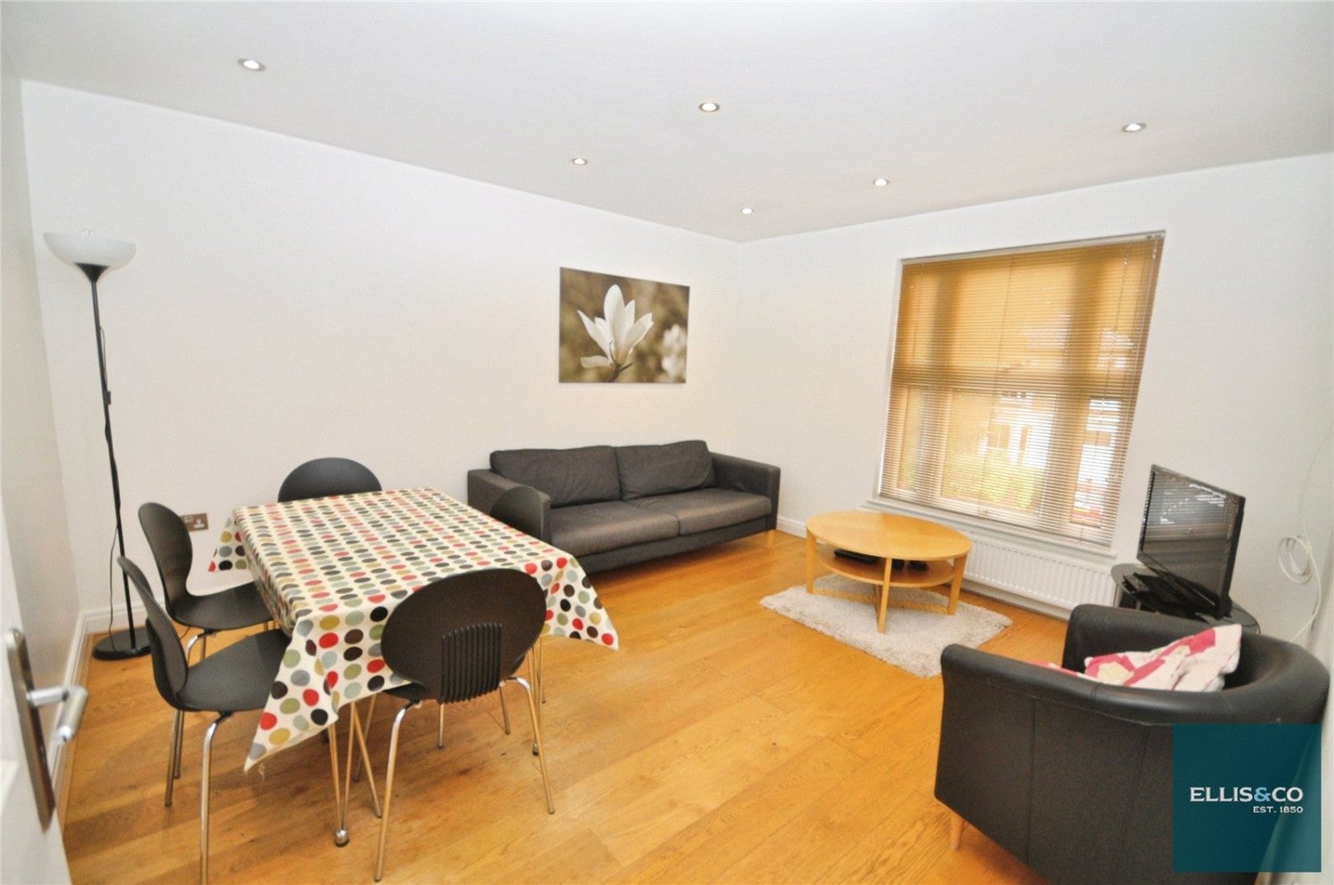 Flat Lichfield Grove in Greater London