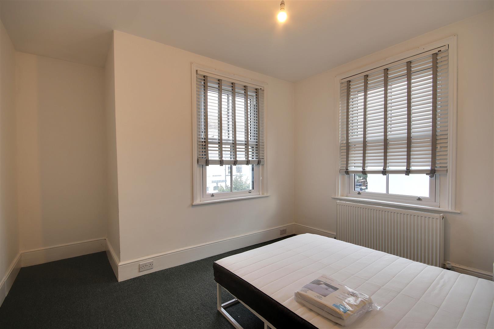 Room Hertford Road in Worthing