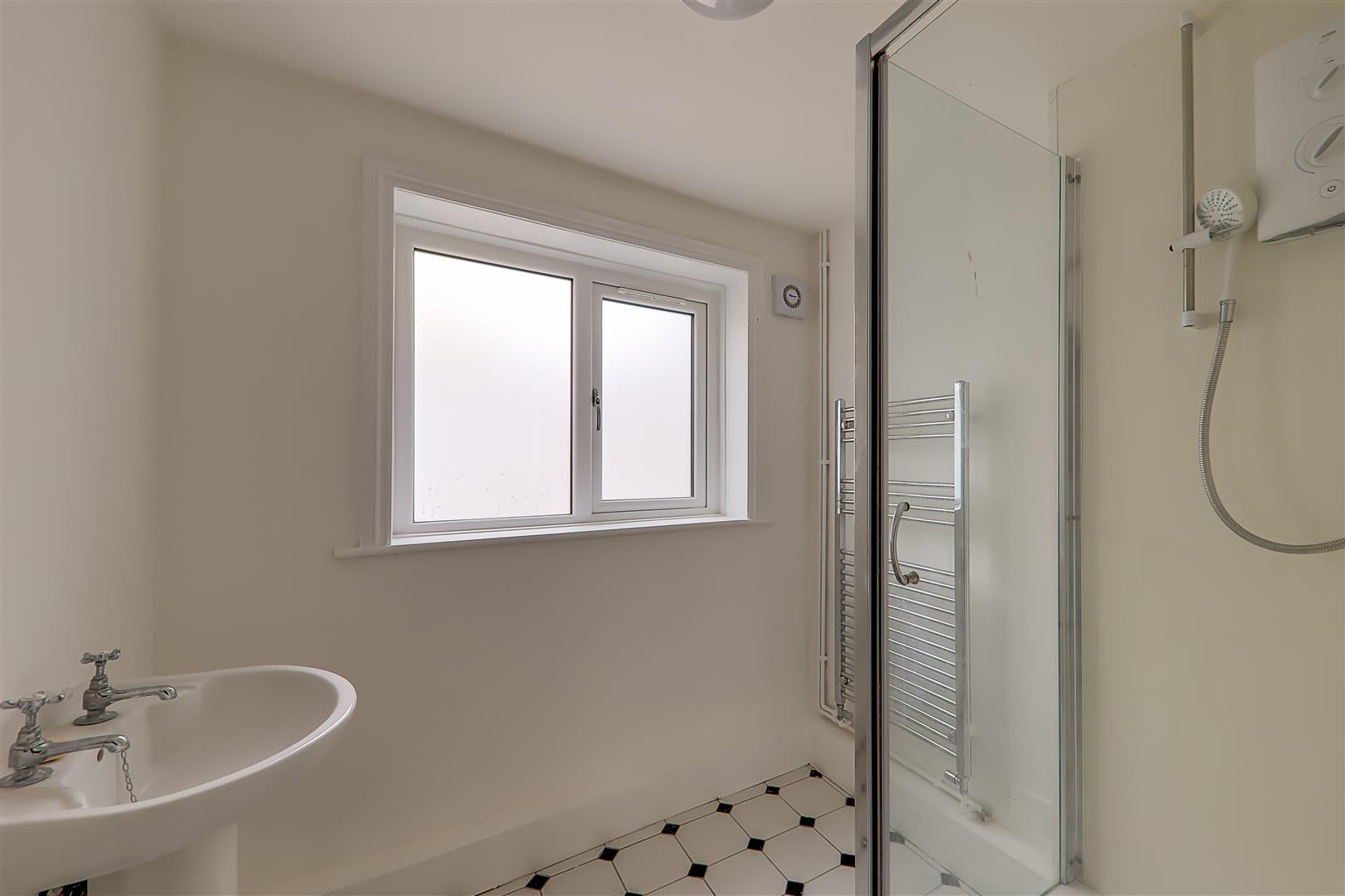 Room Hertford Road in Worthing