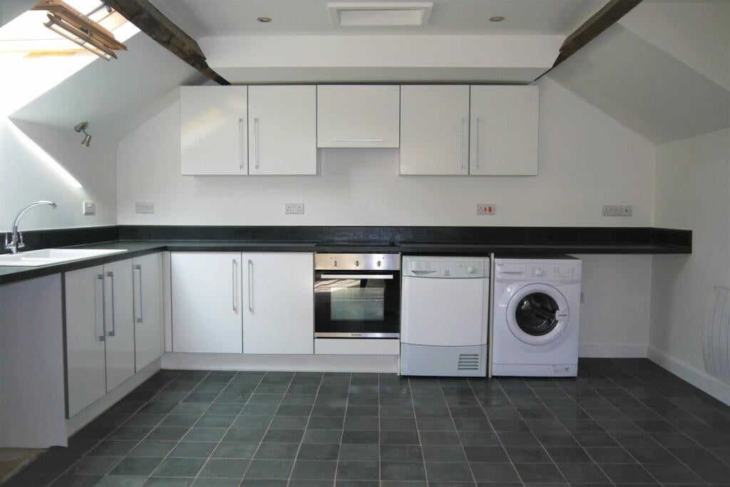 Flat Mowsley Lane in Harborough