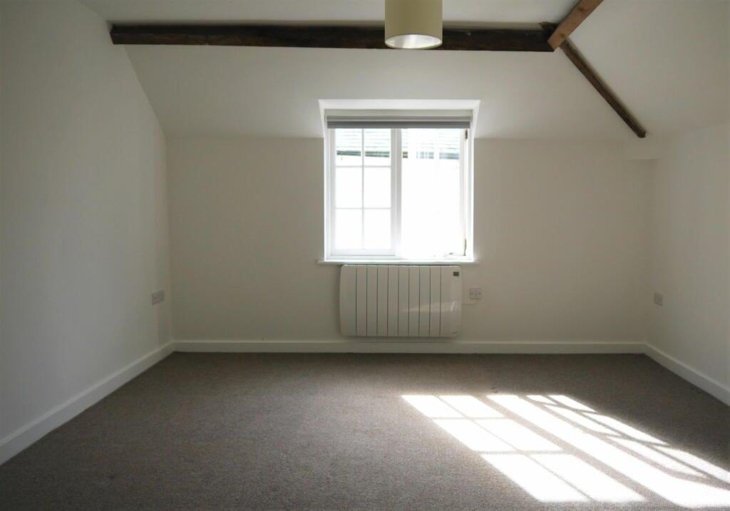 Flat Mowsley Lane in Harborough