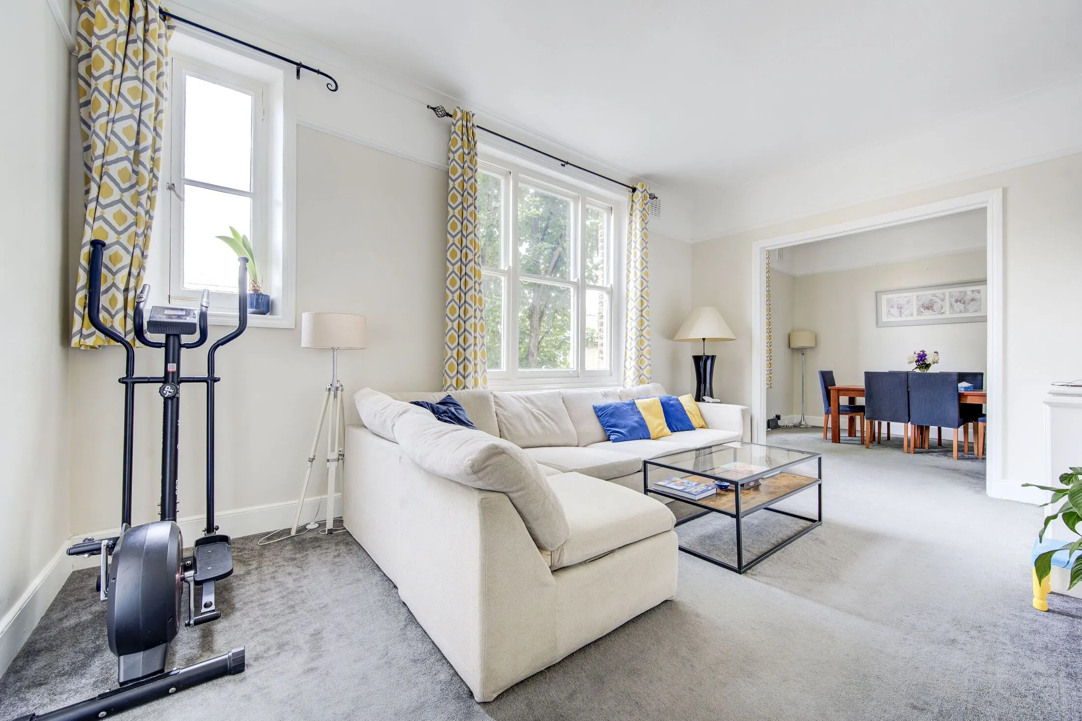 Flat Earl's Court Square in Greater London