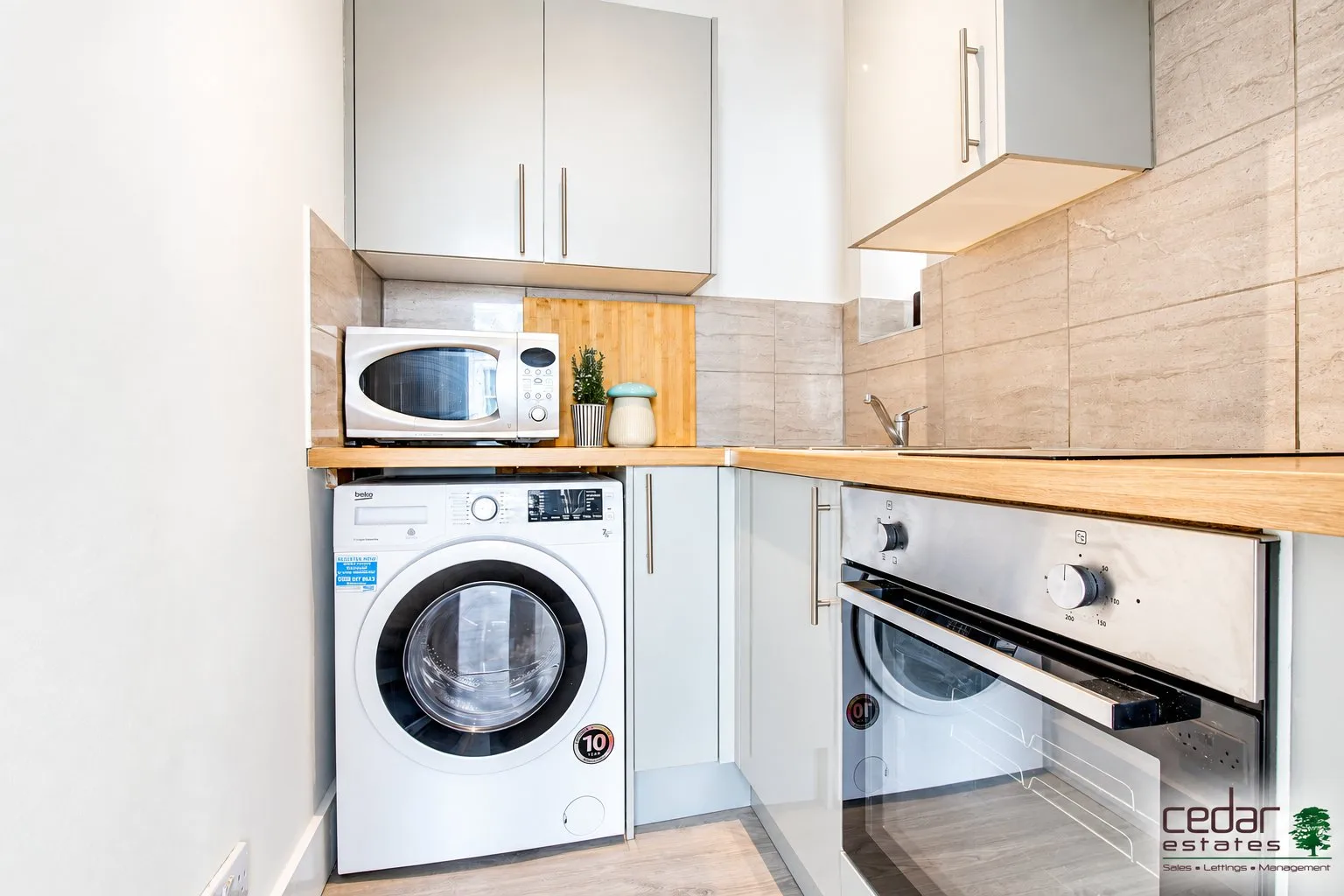 Flat Sherriff Road in Greater London