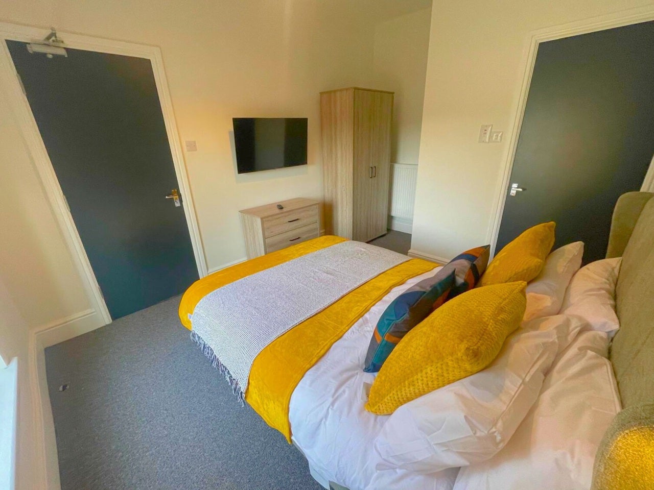 Room Earl Street in Grimsby