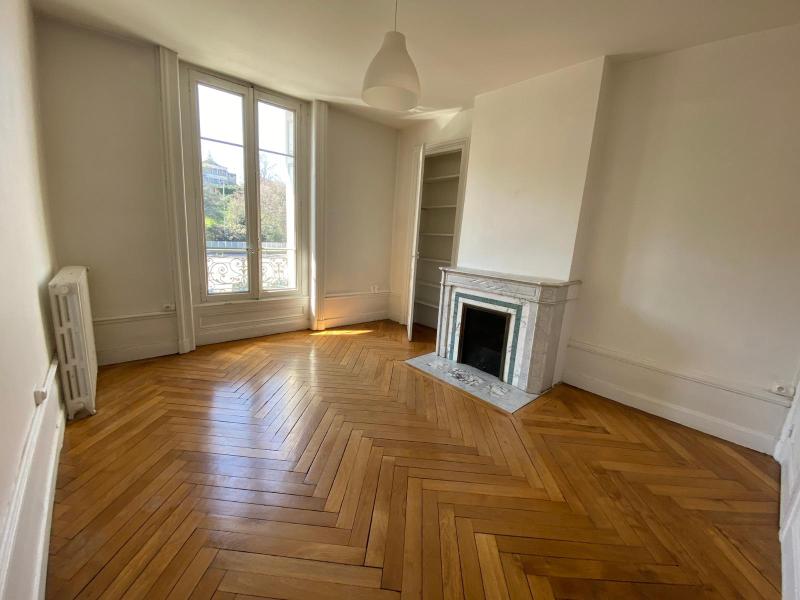 Flat Place des Ursules in Saint-Étienne