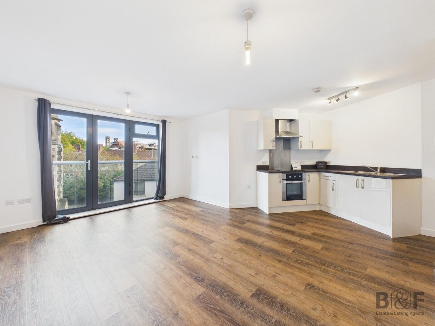 Flat Pennywell Road in Bristol