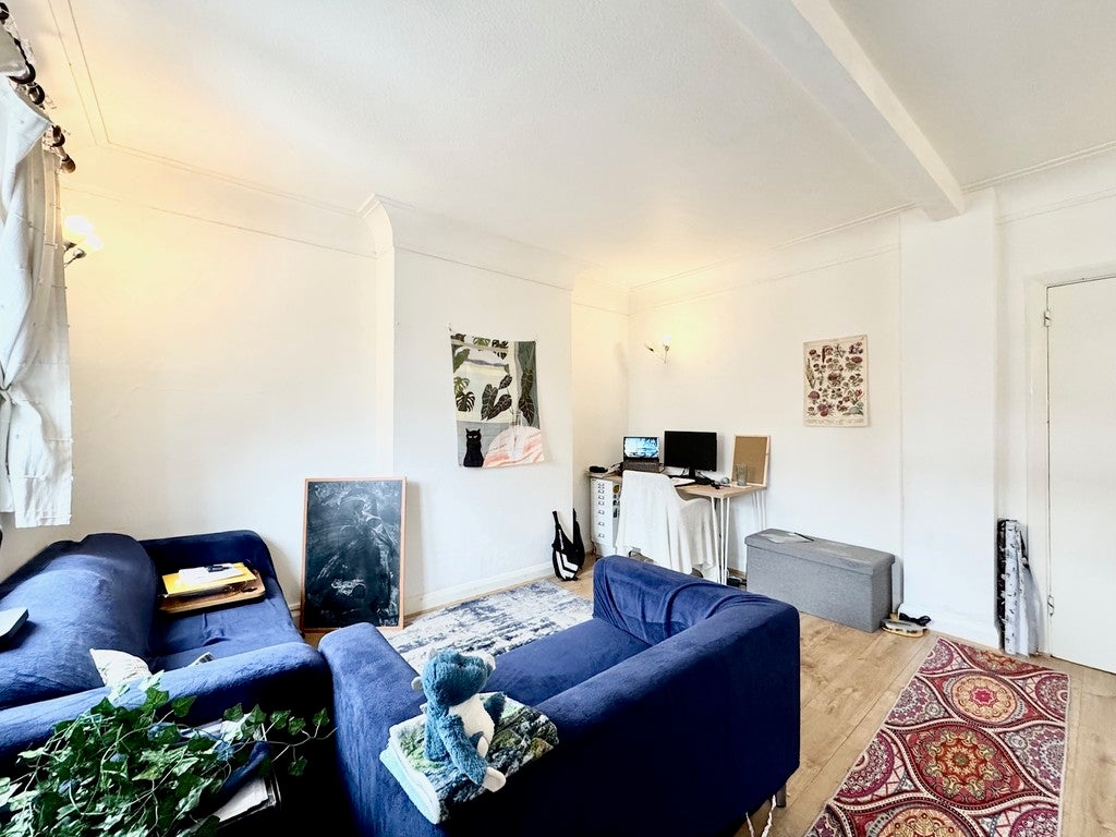 Flat Sefton Street in Greater London