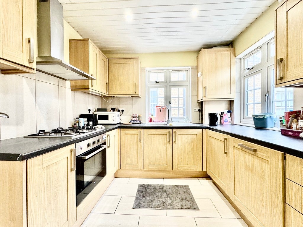 Flat Sefton Street in Greater London