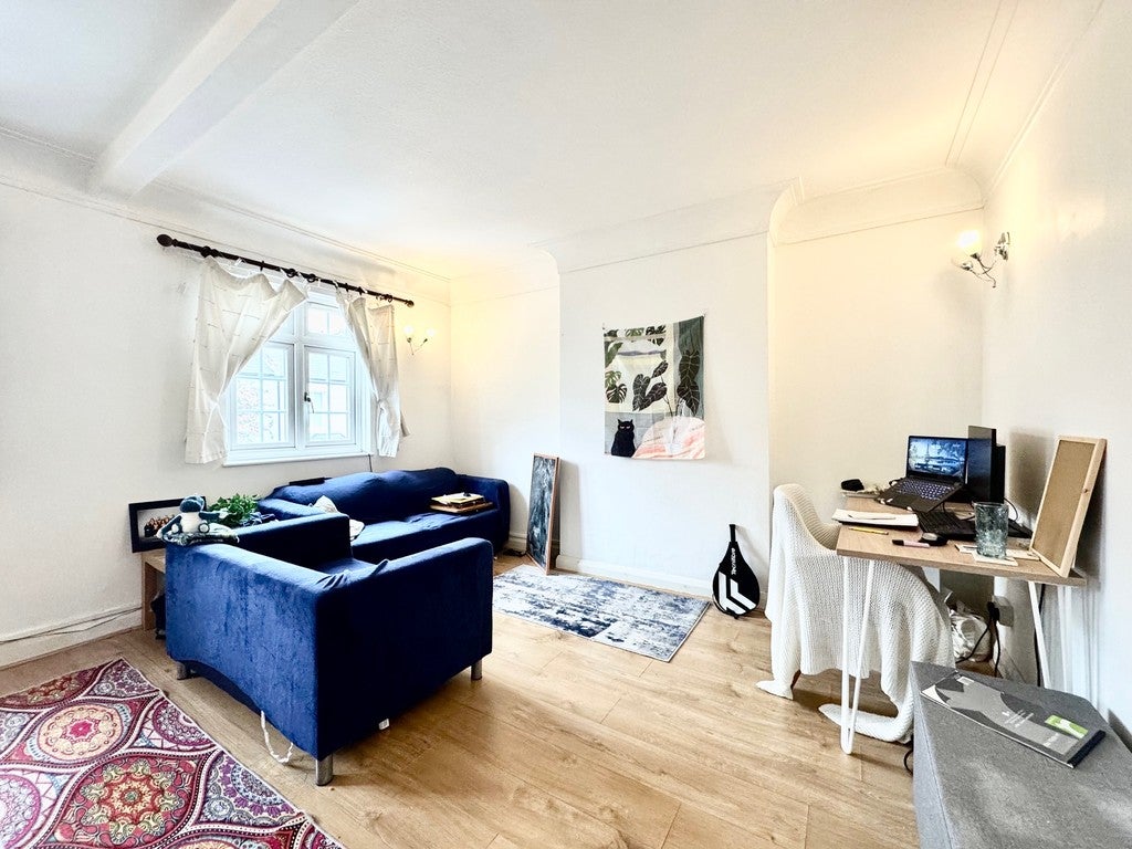 Flat Sefton Street in Greater London