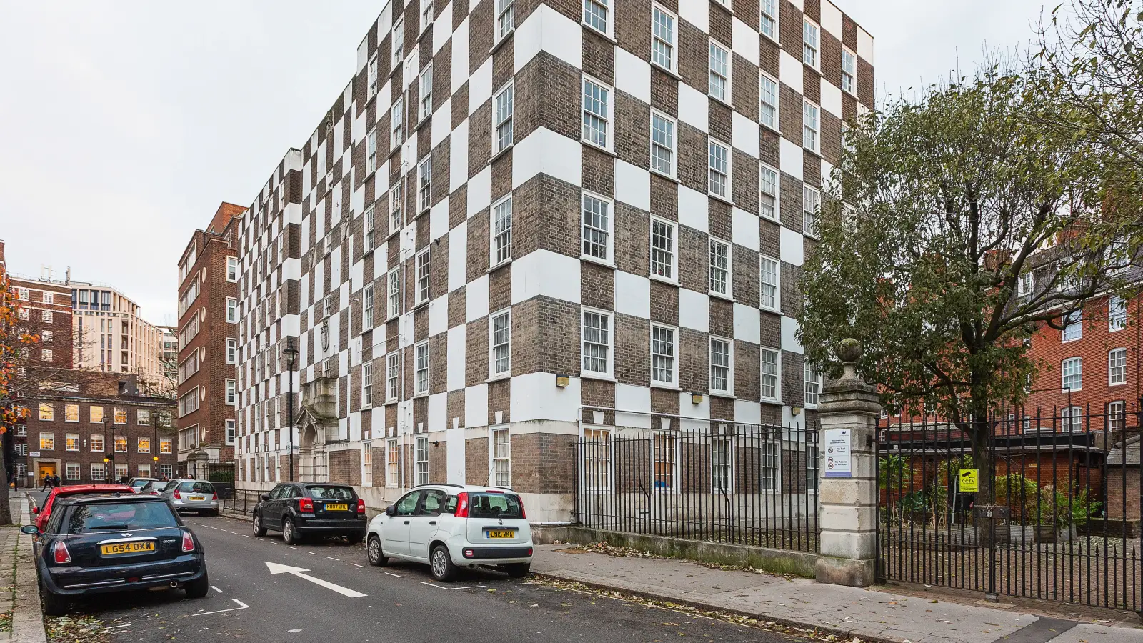 Flat Montaigne Close in City of Westminster