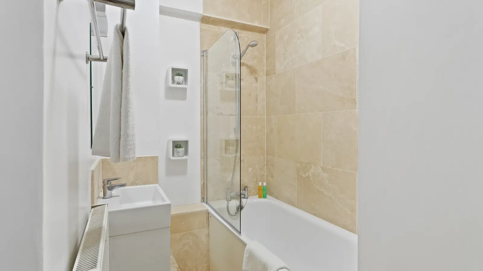 Flat Montaigne Close in City of Westminster
