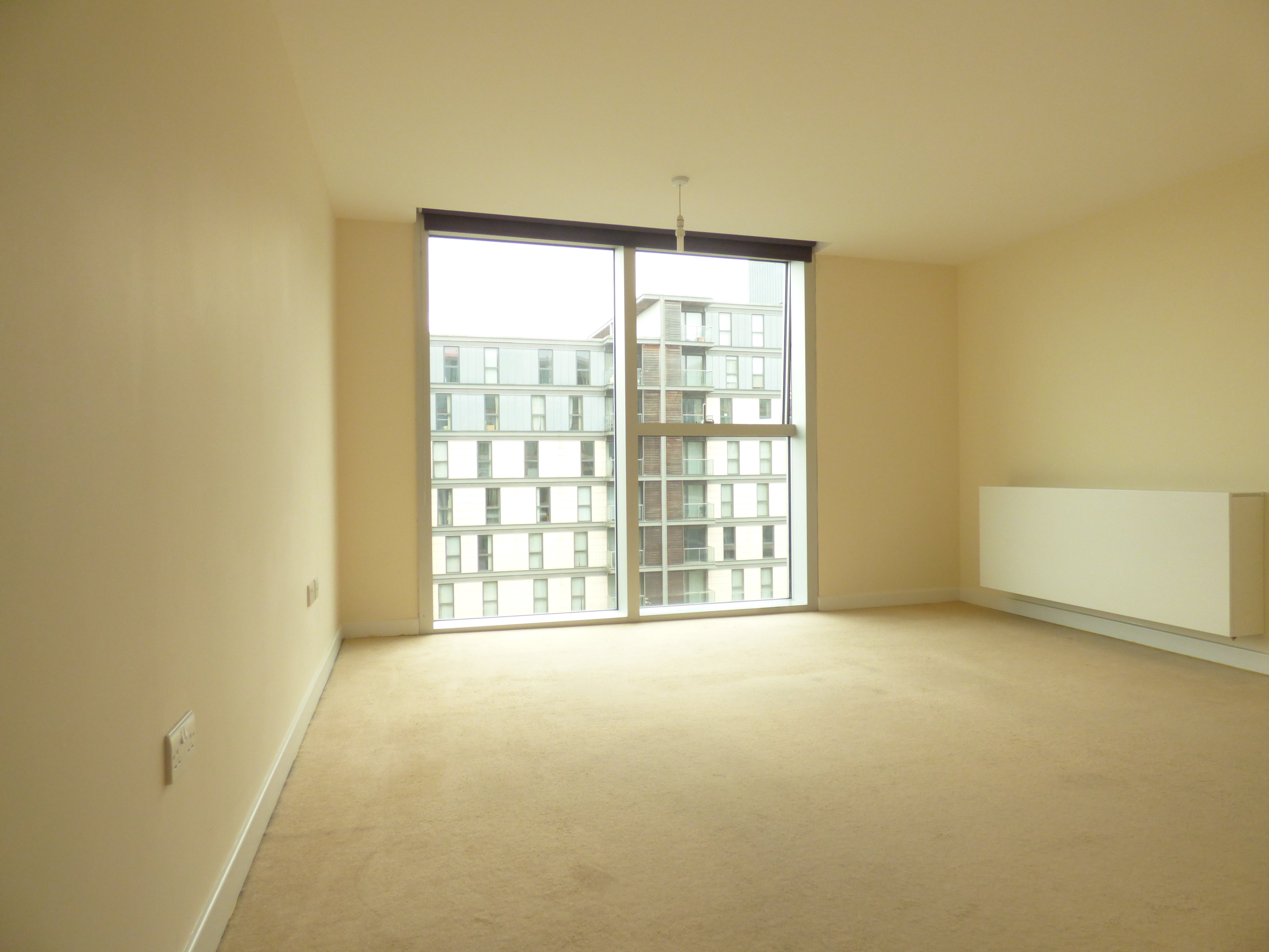 Flat Avebury Boulevard in Milton Keynes