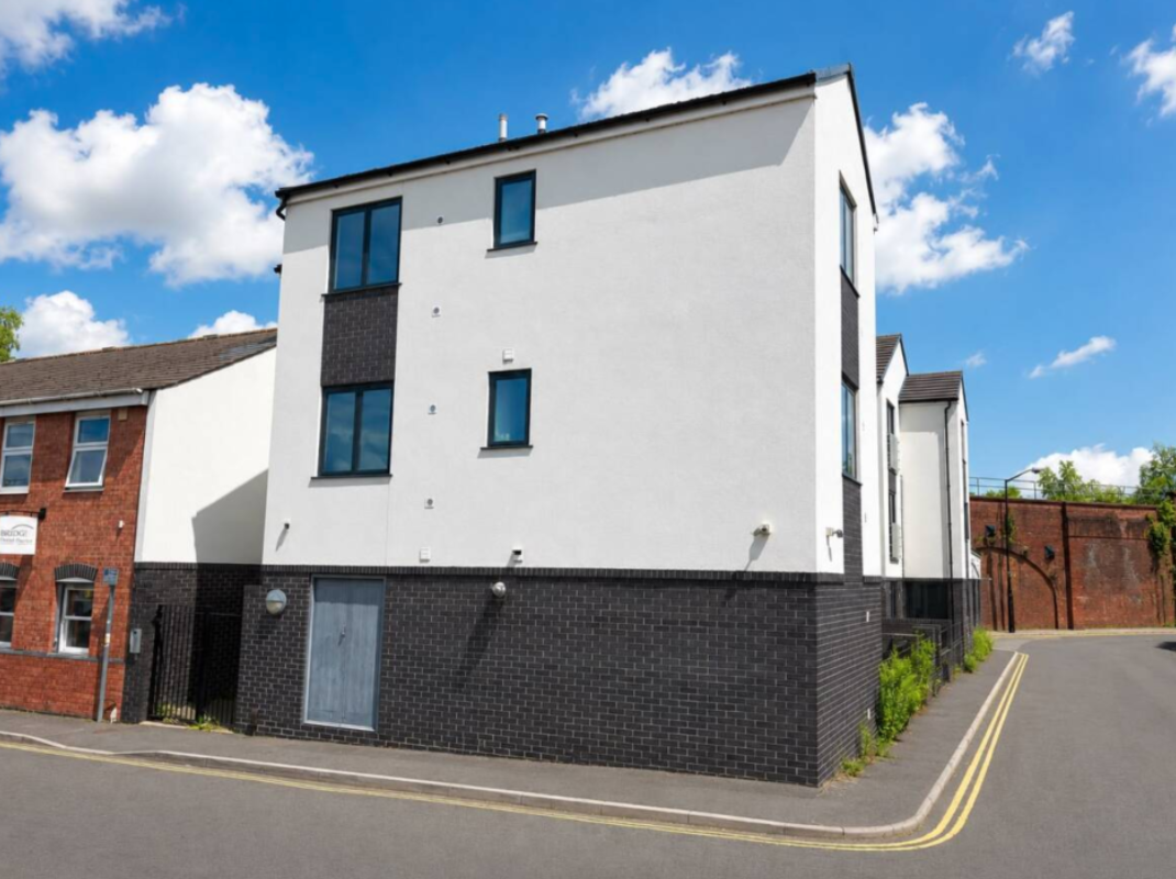 Flat Court Street in Royal Leamington Spa