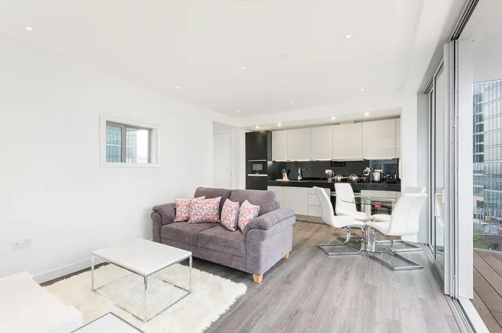 Flat Alie Street in Greater London