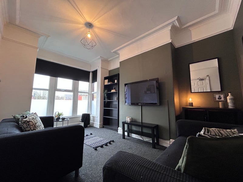 Room Back Hartley Grove in Leeds