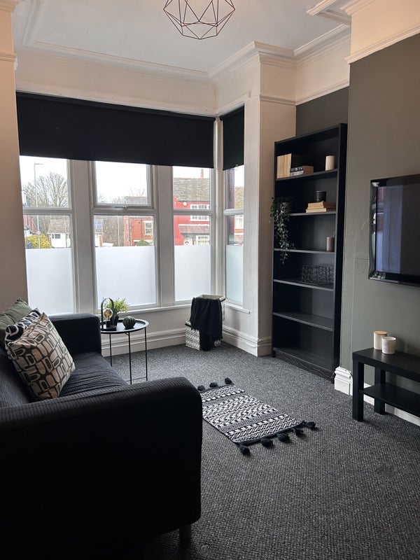 Room Back Hartley Grove in Leeds