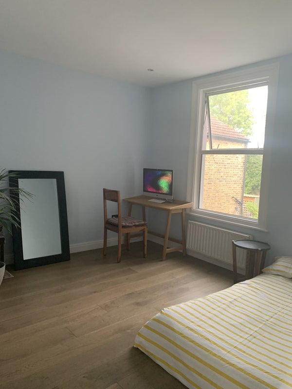 Room Beacon Road in Greater London