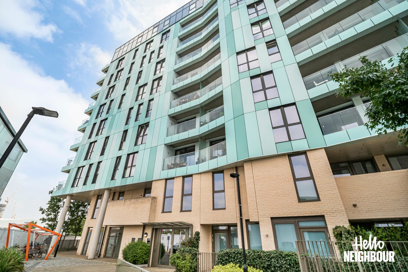 Flat Telegraph Avenue in Greater London