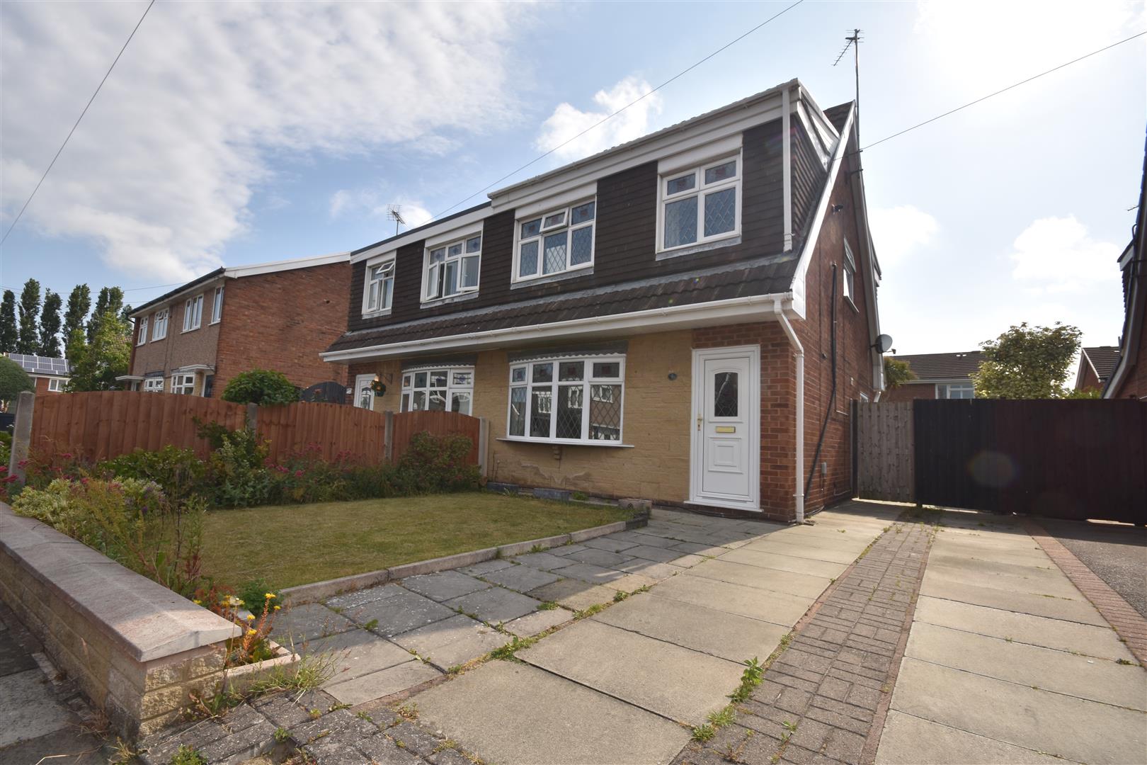 House Kestrel Close in Saughall Massie