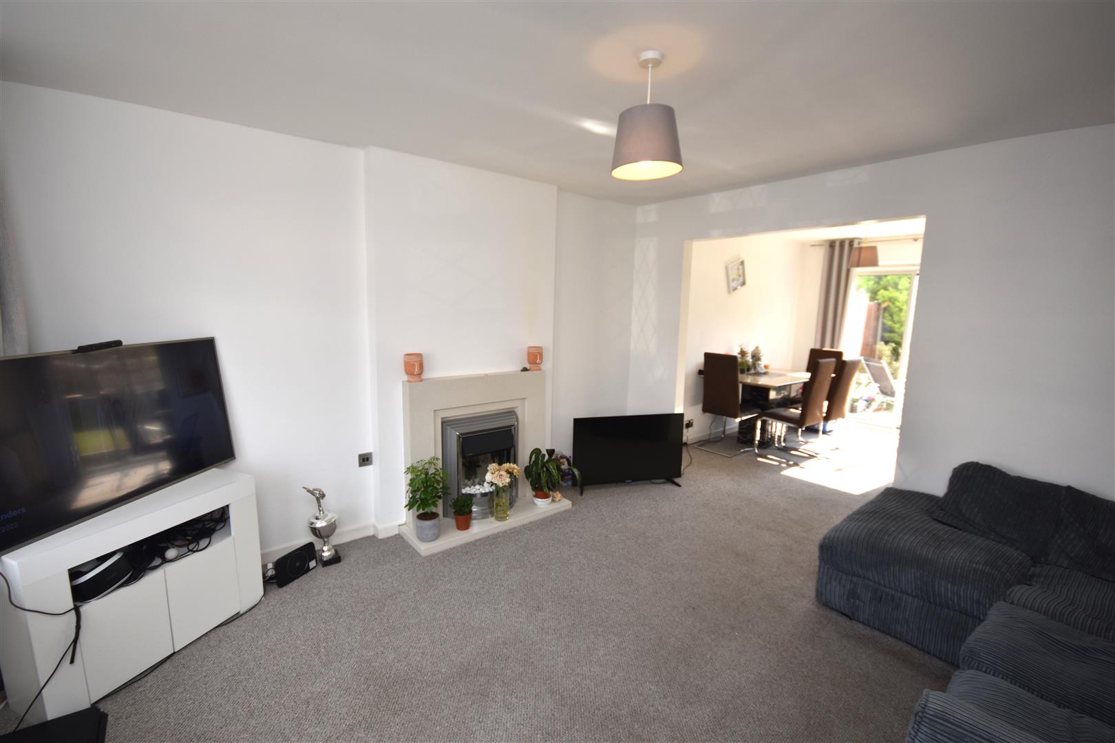 House Kestrel Close in Saughall Massie