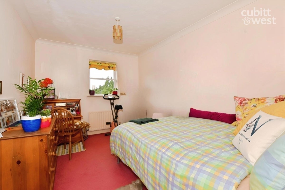 House Twickenham Close in Greater London