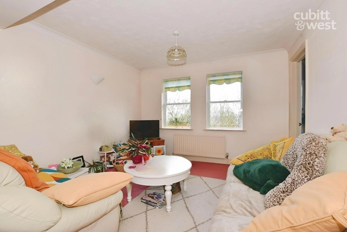House Twickenham Close in Greater London