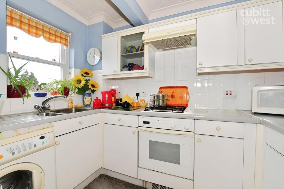 House Twickenham Close in Greater London