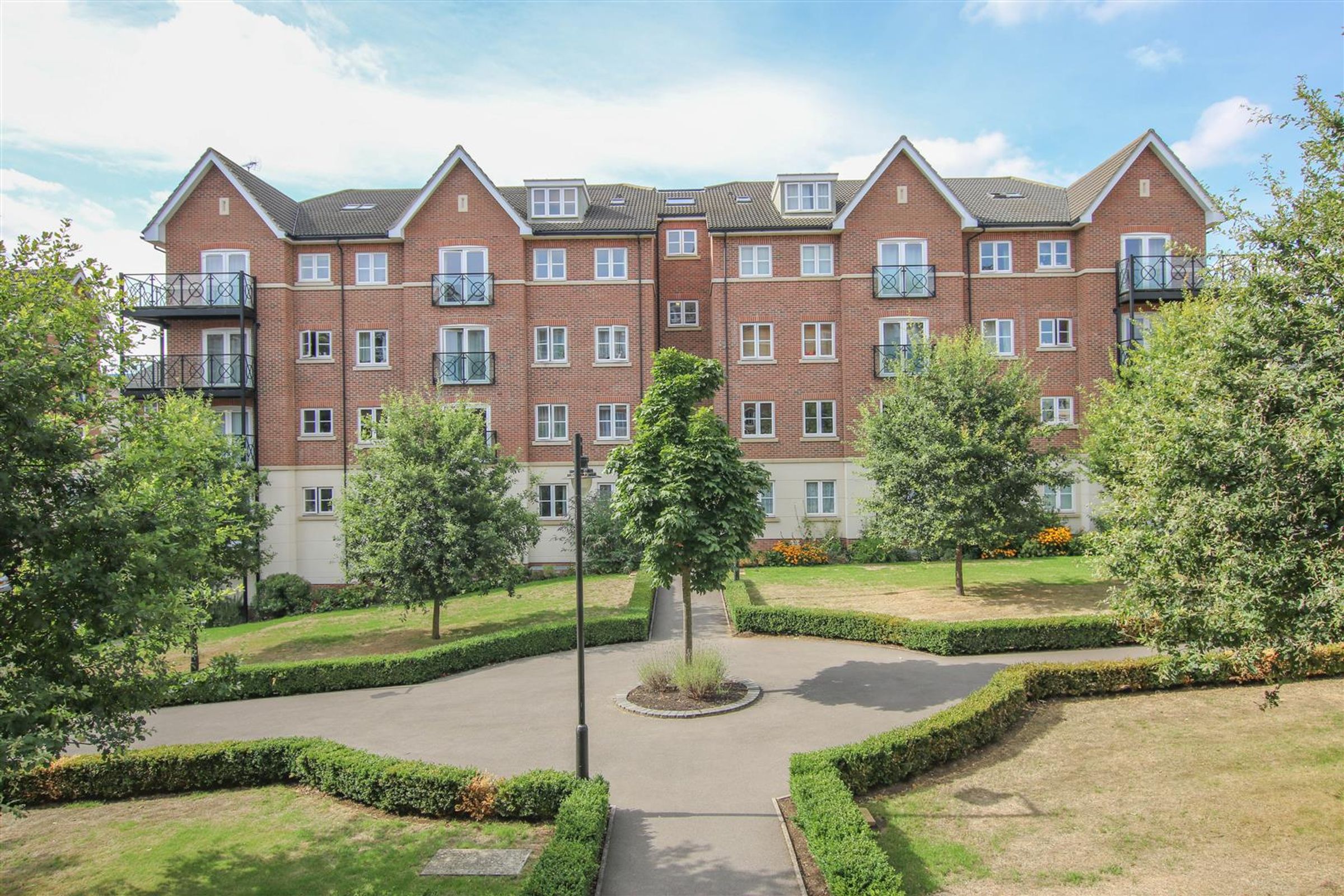 Flat Viridian Square in Aylesbury