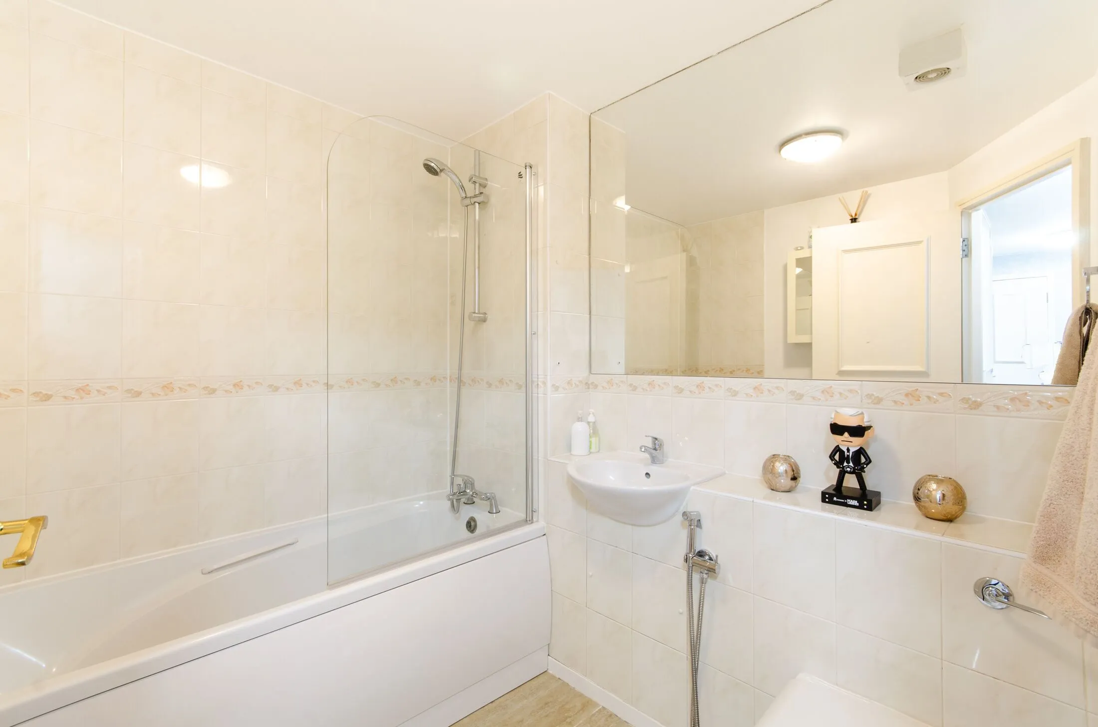 Flat Admiral Walk in City of Westminster
