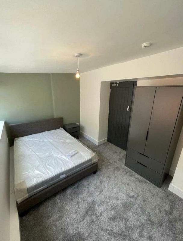 Room Barnsley Road in Wakefield