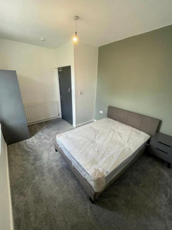 Room Barnsley Road in Wakefield