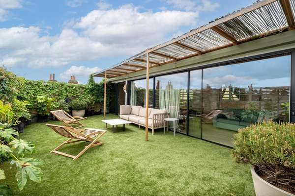 Flat Rusper Close in Greater London