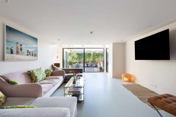 Flat Rusper Close in Greater London