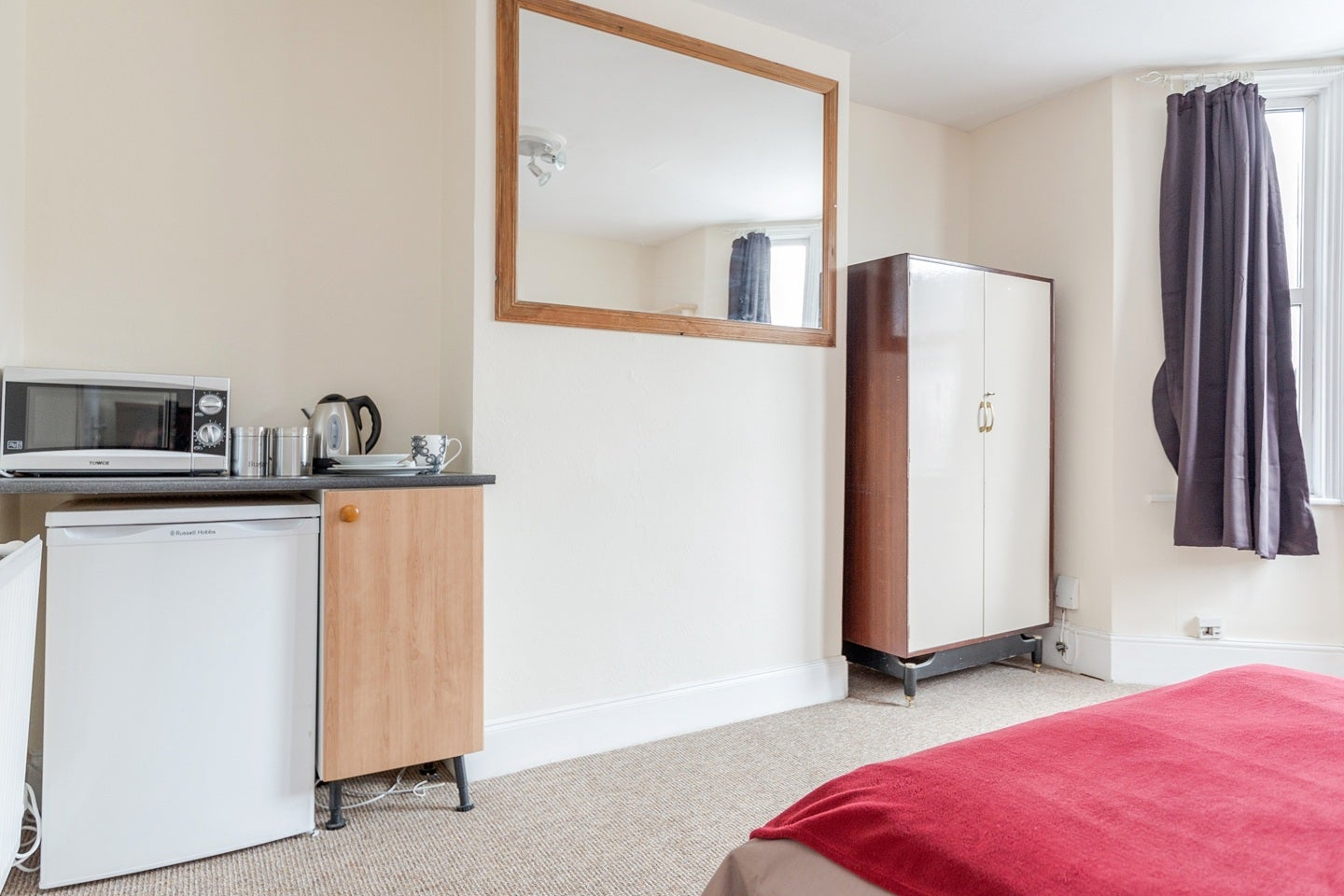 Room Woodford Road in Watford